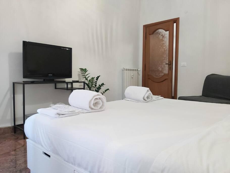 Appartamento Al Colosseo Rome Bagian luar foto